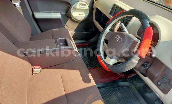 Acheter Occasion Voiture Toyota Passo Marron à Kampala, Ouganda Acheter Occasion Voiture Toyota Passo Marron à Kampala, Ouganda