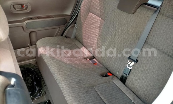 Acheter Occasion Voiture Toyota Spade Gris à Kampala, Ouganda Acheter Occasion Voiture Toyota Spade Gris à Kampala, Ouganda