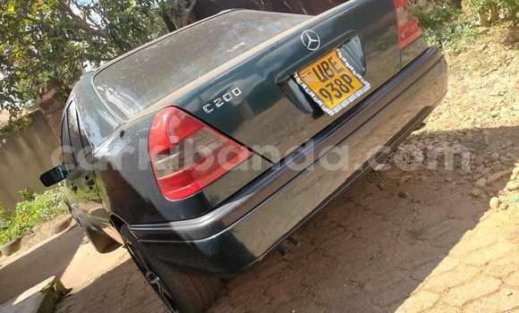 Acheter Occasion Voiture Mercedes-Benz C-Classe Vert à Kampala, Ouganda Acheter Occasion Voiture Mercedes-Benz C-Classe Vert à Kampala, Ouganda
