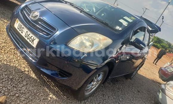 Acheter Occasion Voiture Toyota Vitz Bleu à Kampala, Ouganda Acheter Occasion Voiture Toyota Vitz Bleu à Kampala, Ouganda