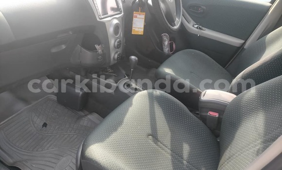 Acheter Occasion Voiture Toyota Vitz Bleu à Kampala, Ouganda Acheter Occasion Voiture Toyota Vitz Bleu à Kampala, Ouganda