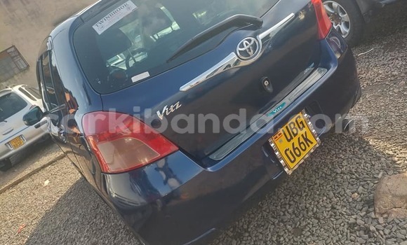 Acheter Occasion Voiture Toyota Vitz Bleu à Kampala, Ouganda Acheter Occasion Voiture Toyota Vitz Bleu à Kampala, Ouganda