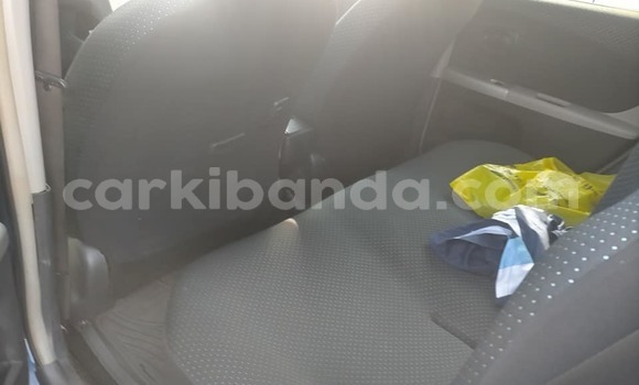 Acheter Occasion Voiture Toyota Vitz Bleu à Kampala, Ouganda Acheter Occasion Voiture Toyota Vitz Bleu à Kampala, Ouganda