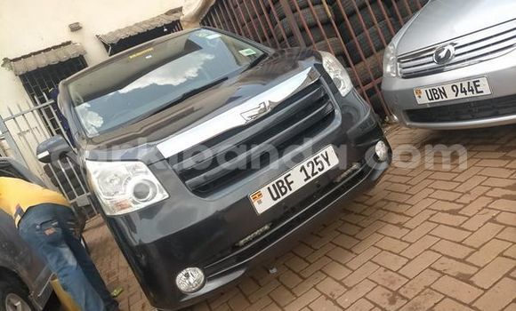 Acheter Occasion Voiture Toyota Noah Noir à Kampala, Ouganda Acheter Occasion Voiture Toyota Noah Noir à Kampala, Ouganda