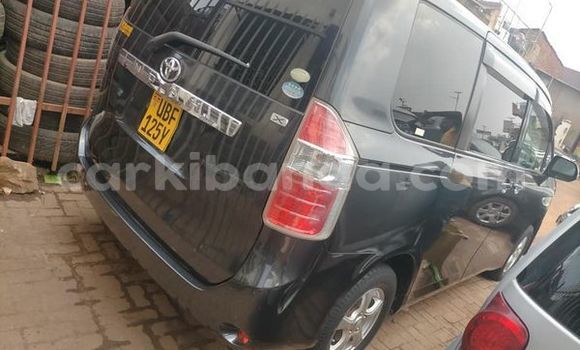 Acheter Occasion Voiture Toyota Noah Noir à Kampala, Ouganda Acheter Occasion Voiture Toyota Noah Noir à Kampala, Ouganda
