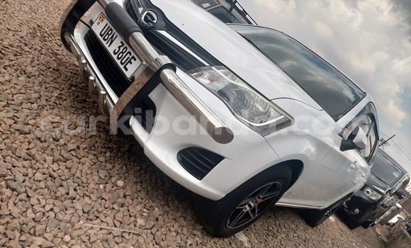 Acheter Occasion Voiture Toyota Fielder Blanc à Kampala, Ouganda Acheter Occasion Voiture Toyota Fielder Blanc à Kampala, Ouganda