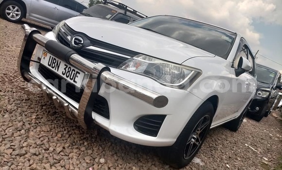 Acheter Occasion Voiture Toyota Fielder Blanc à Kampala, Ouganda Acheter Occasion Voiture Toyota Fielder Blanc à Kampala, Ouganda