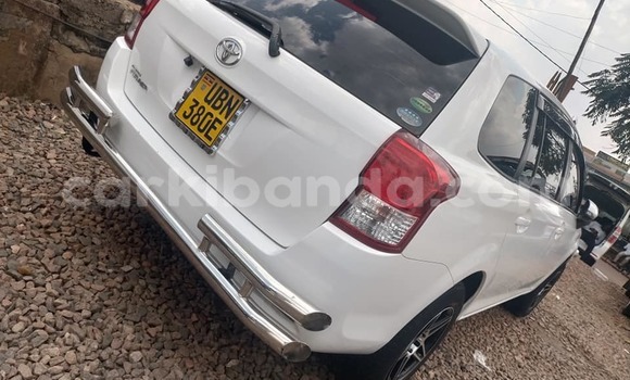 Acheter Occasion Voiture Toyota Fielder Blanc à Kampala, Ouganda Acheter Occasion Voiture Toyota Fielder Blanc à Kampala, Ouganda