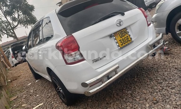 Acheter Occasion Voiture Toyota Fielder Blanc à Kampala, Ouganda Acheter Occasion Voiture Toyota Fielder Blanc à Kampala, Ouganda