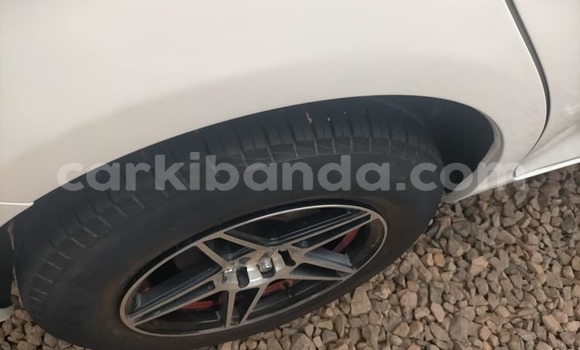 Acheter Occasion Voiture Toyota Fielder Blanc à Kampala, Ouganda Acheter Occasion Voiture Toyota Fielder Blanc à Kampala, Ouganda