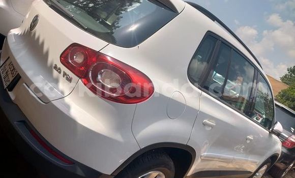 Acheter Occasion Voiture Volkswagen Tiguan Blanc à Kampala, Ouganda Acheter Occasion Voiture Volkswagen Tiguan Blanc à Kampala, Ouganda