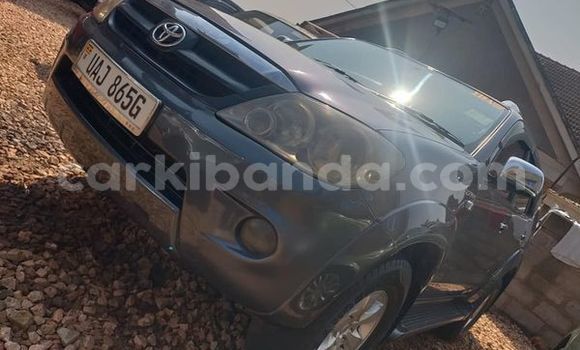 Acheter Occasion Voiture Toyota Fortuner Beige à Kampala, Ouganda Acheter Occasion Voiture Toyota Fortuner Beige à Kampala, Ouganda