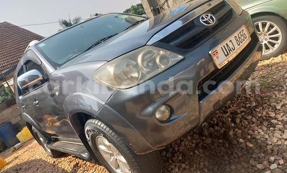 Acheter Occasion Voiture Toyota Fortuner Beige à Kampala, Ouganda Acheter Occasion Voiture Toyota Fortuner Beige à Kampala, Ouganda