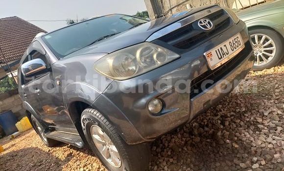 Acheter Occasion Voiture Toyota Fortuner Beige à Kampala, Ouganda Acheter Occasion Voiture Toyota Fortuner Beige à Kampala, Ouganda