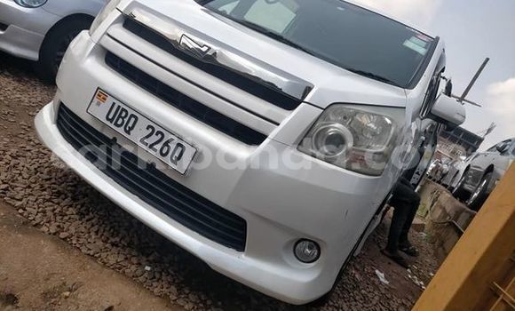 Acheter Occasion Voiture Toyota Noah Blanc à Kampala, Ouganda Acheter Occasion Voiture Toyota Noah Blanc à Kampala, Ouganda