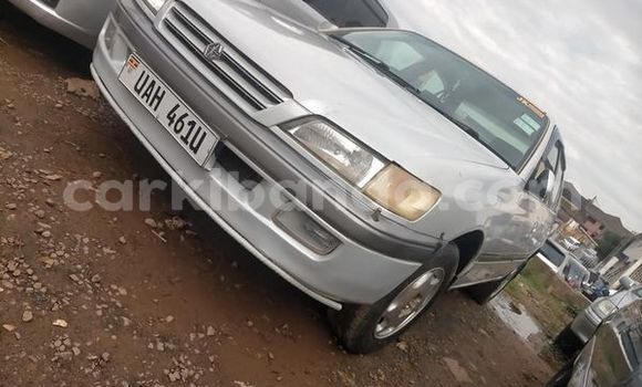 Nunua Ilio tumika Toyota Premio Fedha Gari ndani ya Kampala nchini Uganda