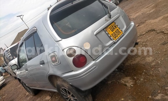 Acheter Occasion Voiture Toyota Starlet Gris à Kampala, Ouganda Acheter Occasion Voiture Toyota Starlet Gris à Kampala, Ouganda