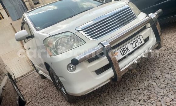 Acheter Occasion Voiture Toyota Noah Blanc à Kampala, Ouganda
