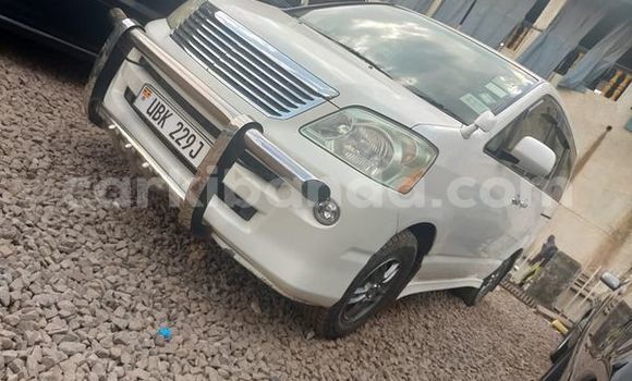 Acheter Occasion Voiture Toyota Noah Blanc à Kampala, Ouganda Acheter Occasion Voiture Toyota Noah Blanc à Kampala, Ouganda