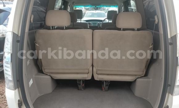 Acheter Occasion Voiture Toyota Noah Blanc à Kampala, Ouganda Acheter Occasion Voiture Toyota Noah Blanc à Kampala, Ouganda