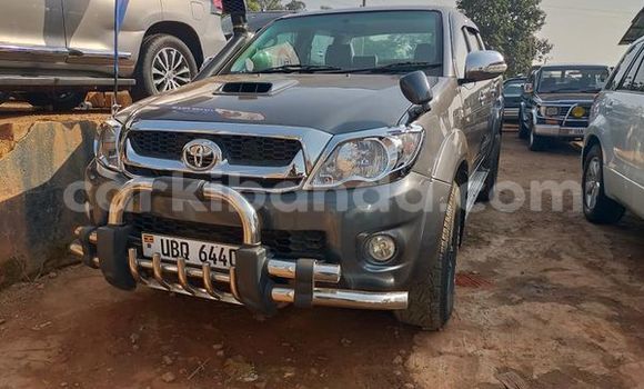 Acheter Occasion Voiture Toyota Hiluxe VIGO Beige à Kampala, Ouganda Acheter Occasion Voiture Toyota Hiluxe VIGO Beige à Kampala, Ouganda