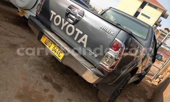 Acheter Occasion Voiture Toyota Hiluxe VIGO Beige à Kampala, Ouganda Acheter Occasion Voiture Toyota Hiluxe VIGO Beige à Kampala, Ouganda