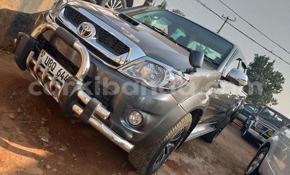 Acheter Occasion Voiture Toyota Hiluxe VIGO Beige à Kampala, Ouganda Acheter Occasion Voiture Toyota Hiluxe VIGO Beige à Kampala, Ouganda