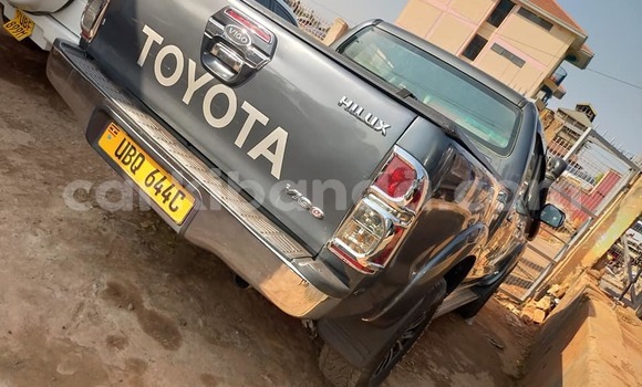 Acheter Occasion Voiture Toyota Hiluxe VIGO Beige à Kampala, Ouganda Acheter Occasion Voiture Toyota Hiluxe VIGO Beige à Kampala, Ouganda