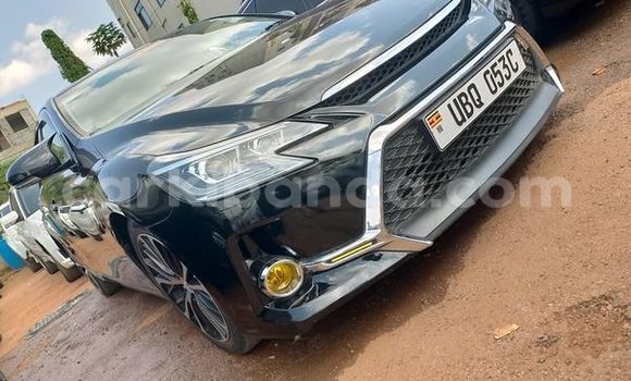 Gura Yakoze Toyota Mark X Black Imodoka i Kampala mu Uganda