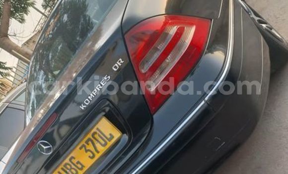 Nunua Ilio tumika Mercedes‒Benz KOMPRESSOR Nyeusi Gari ndani ya Kampala nchini Uganda