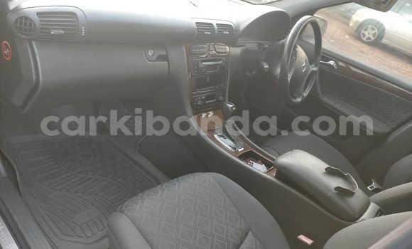 Acheter Occasion Voiture Mercedes‒Benz KOMPRESSOR Noir à Kampala, Ouganda Acheter Occasion Voiture Mercedes‒Benz KOMPRESSOR Noir à Kampala, Ouganda