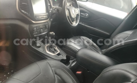 Acheter Occasion Voiture Jeep Grand Cherokee Blanc à Kampala, Ouganda Acheter Occasion Voiture Jeep Grand Cherokee Blanc à Kampala, Ouganda