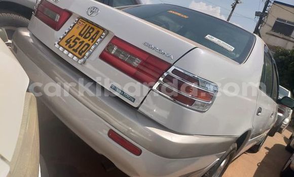 Gura Yakoze Toyota Premio Silver Imodoka i Kampala mu Uganda