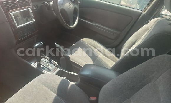 Acheter Occasion Voiture Toyota Premio Gris à Kampala, Ouganda Acheter Occasion Voiture Toyota Premio Gris à Kampala, Ouganda