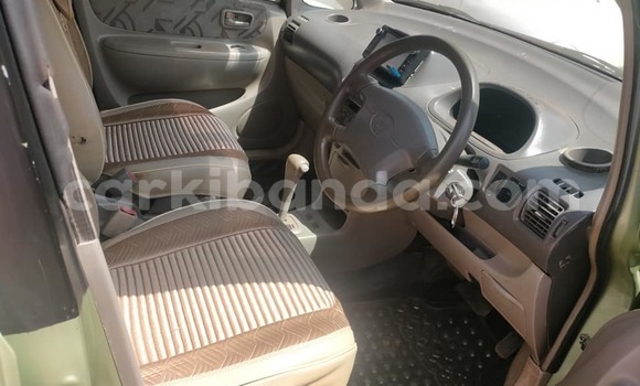 Acheter Occasion Voiture Toyota Spacio Beige à Kampala, Ouganda Acheter Occasion Voiture Toyota Spacio Beige à Kampala, Ouganda