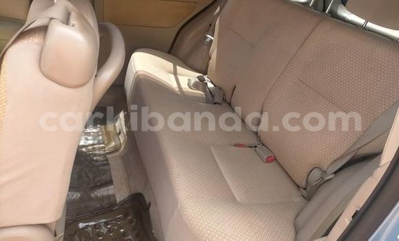 Gura Yakoze Toyota Raum Blue Imodoka i Kampala mu Uganda