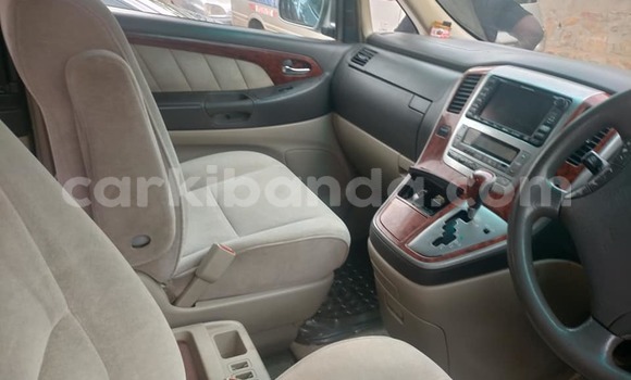 Acheter Occasion Voiture Toyota Alphard Gris à Kampala, Ouganda Acheter Occasion Voiture Toyota Alphard Gris à Kampala, Ouganda