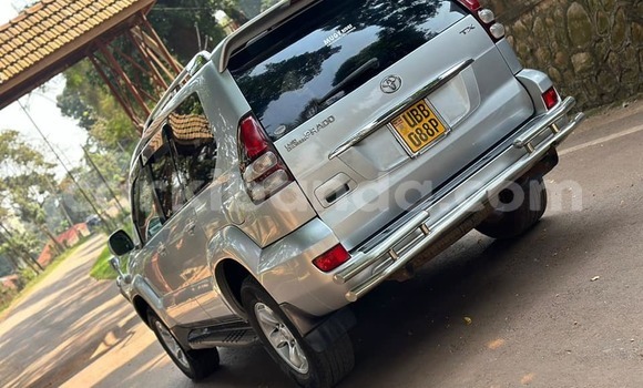 Acheter Occasion Voiture Toyota Land Cruiser Prado Beige à Kampala, Ouganda Acheter Occasion Voiture Toyota Land Cruiser Prado Beige à Kampala, Ouganda
