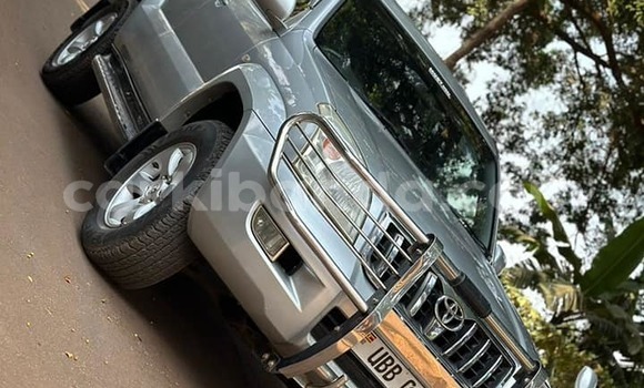 Acheter Occasion Voiture Toyota Land Cruiser Prado Beige à Kampala, Ouganda Acheter Occasion Voiture Toyota Land Cruiser Prado Beige à Kampala, Ouganda