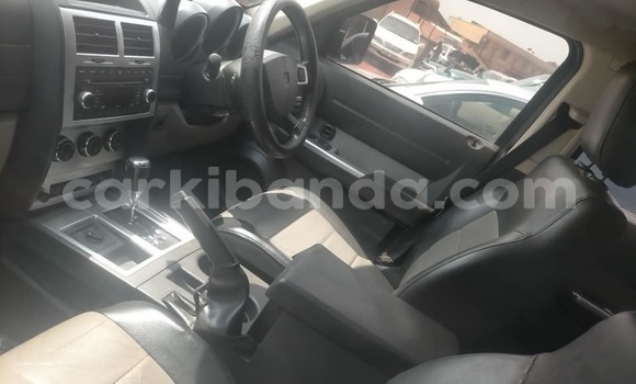 Acheter Occasion Voiture Dodge Nitro Noir à Kampala, Ouganda Acheter Occasion Voiture Dodge Nitro Noir à Kampala, Ouganda