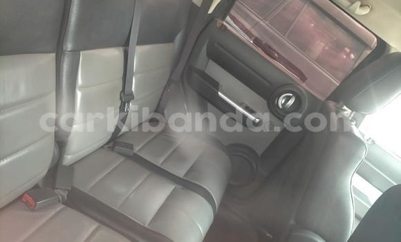 Acheter Occasion Voiture Dodge Nitro Noir à Kampala, Ouganda Acheter Occasion Voiture Dodge Nitro Noir à Kampala, Ouganda