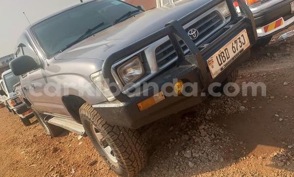 Acheter Occasion Voiture Toyota Hilux Gris à Kampala, Ouganda Acheter Occasion Voiture Toyota Hilux Gris à Kampala, Ouganda