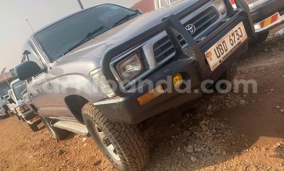 Acheter Occasion Voiture Toyota Hilux Gris à Kampala, Ouganda Acheter Occasion Voiture Toyota Hilux Gris à Kampala, Ouganda