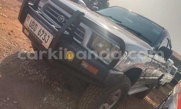 Acheter Occasion Voiture Toyota Hilux Gris à Kampala, Ouganda Acheter Occasion Voiture Toyota Hilux Gris à Kampala, Ouganda