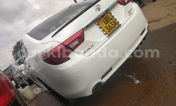 Nunua Ilio tumika Toyota Mark X Nyeupe Gari ndani ya Kampala nchini Uganda