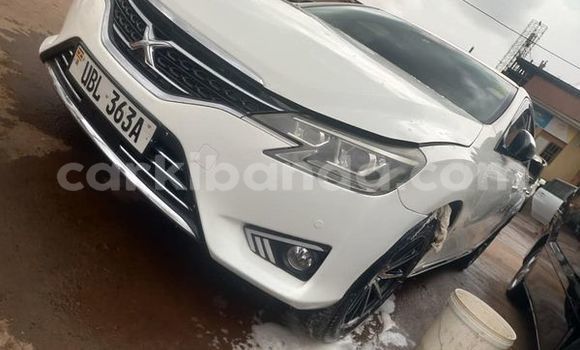 Acheter Occasion Voiture Toyota Mark X Blanc à Kampala, Ouganda Acheter Occasion Voiture Toyota Mark X Blanc à Kampala, Ouganda