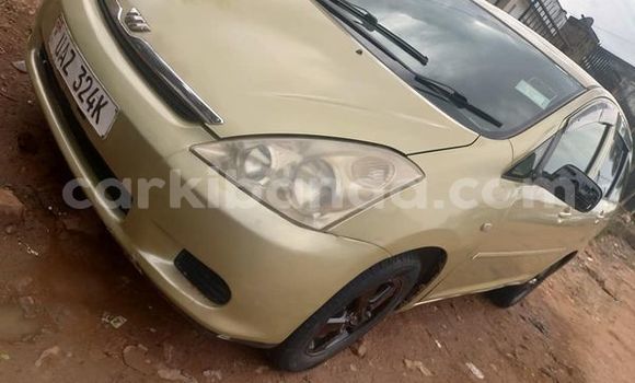 Acheter Occasion Voiture Toyota Wish Beige à Kampala, Ouganda Acheter Occasion Voiture Toyota Wish Beige à Kampala, Ouganda