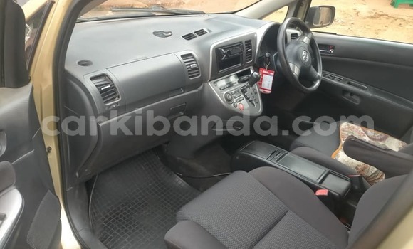 Acheter Occasion Voiture Toyota Wish Beige à Kampala, Ouganda Acheter Occasion Voiture Toyota Wish Beige à Kampala, Ouganda
