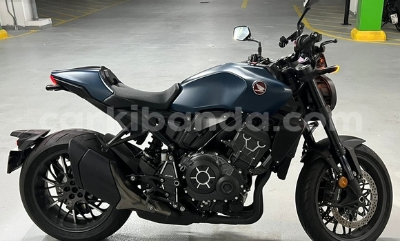 Buy Used Honda CB Beige Bike in Kampala in Uganda