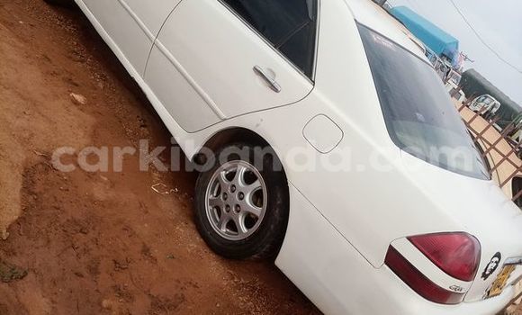 Gura Yakoze Toyota Mark II White Imodoka i Kampala mu Uganda Gura Yakoze Toyota Mark II White Imodoka i Kampala mu Uganda